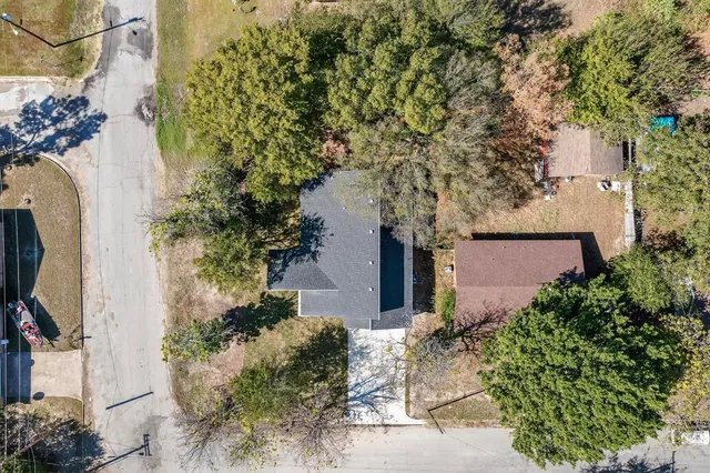 an outdoor space with plants