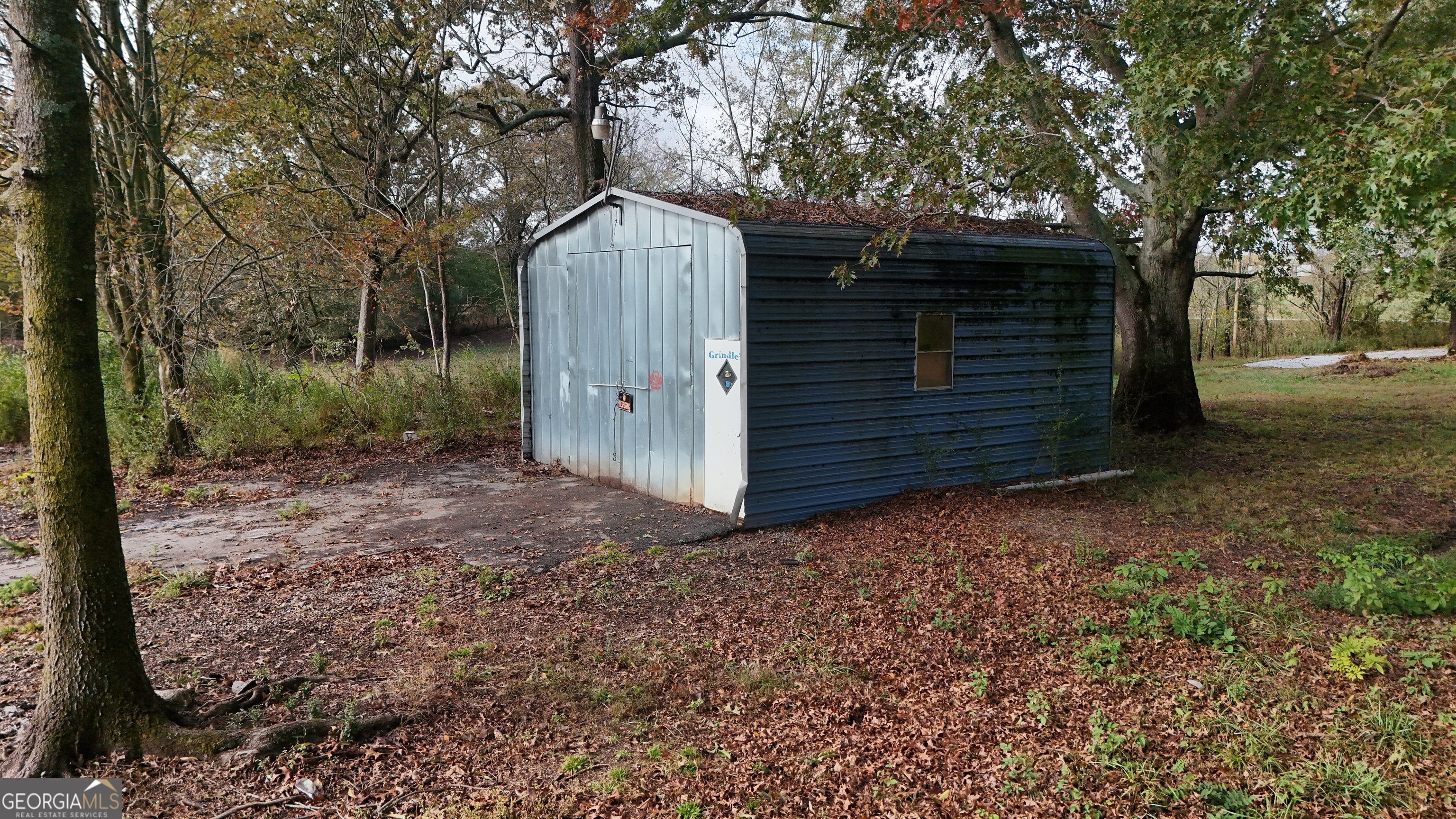 2301 Highway 254 Cleveland, GA 30528 - Photo 20 of 23 a backyard of a house with lots of green space