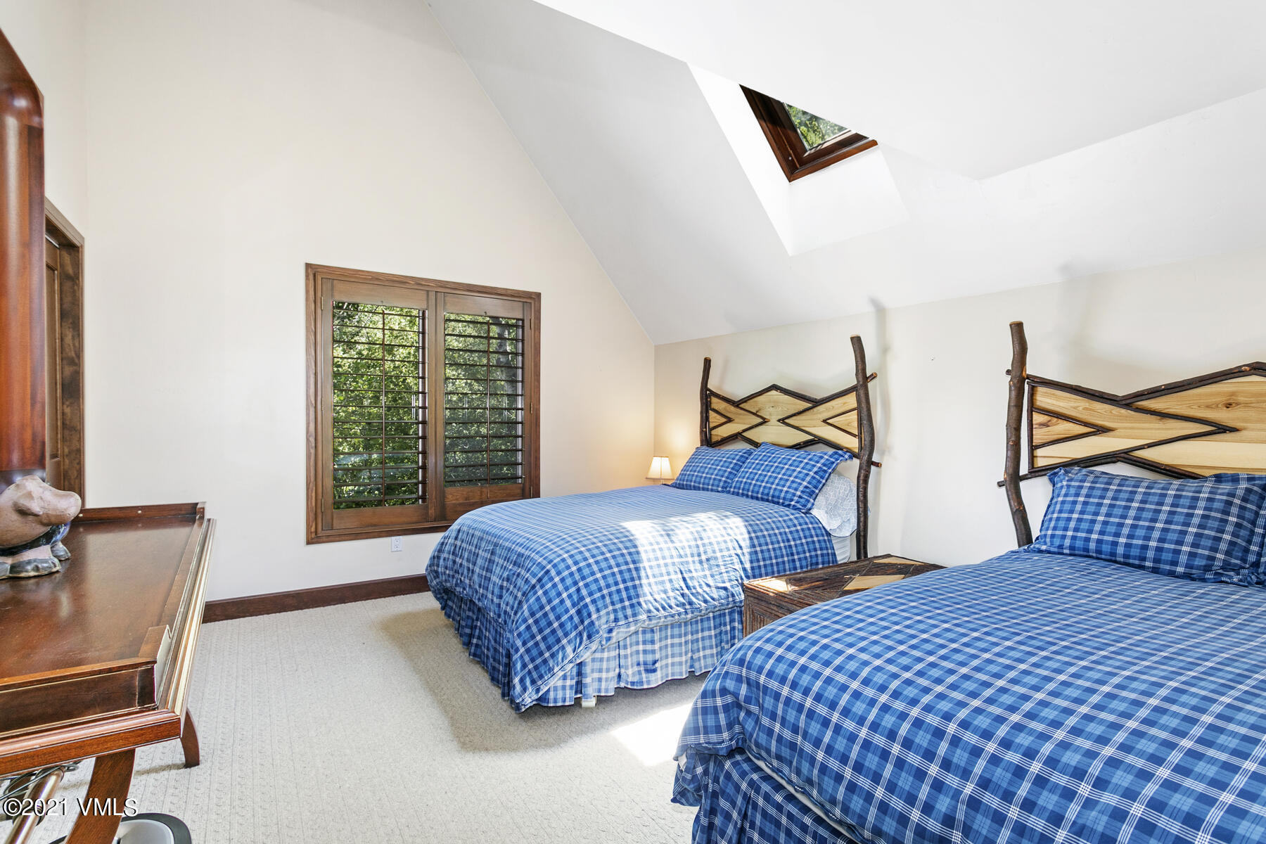 850 Eagle Drive Eagle-Vail, CO 81620 - Photo 22 of 44 a bedroom with two beds and a window