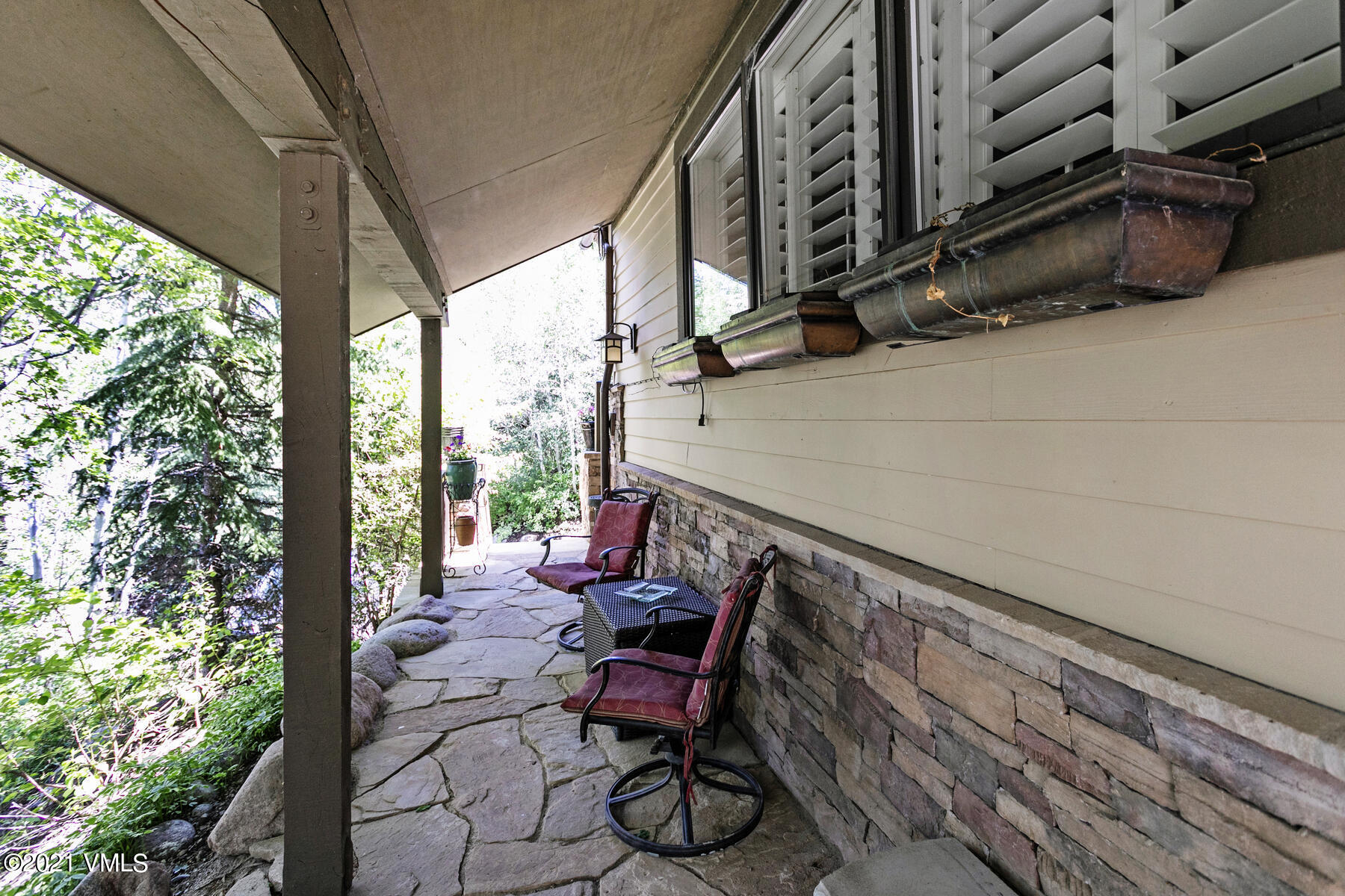 850 Eagle Drive Eagle-Vail, CO 81620 - Photo 36 of 44 a view of a patio with table and chairs with wooden floor and plants