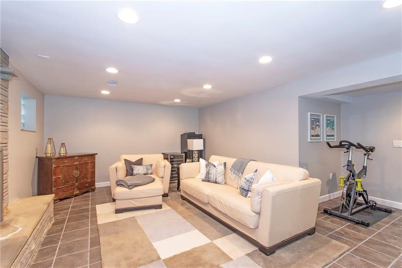 1604 Branning Road Pittsburgh, PA 15235 - Photo 18 of 19 Gallery Image 18