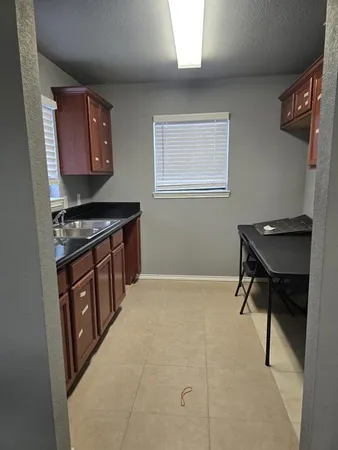 $1,595 | 654 St Louis Avenue, Unit 204, Fort Worth, TX 76104