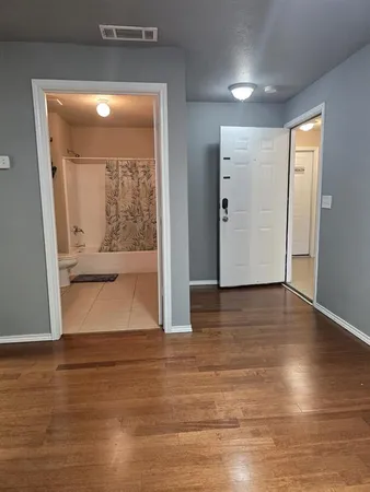 $1,595 | 654 St Louis Avenue, Unit 204, Fort Worth, TX 76104