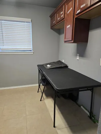 $1,595 | 654 St Louis Avenue, Unit 204, Fort Worth, TX 76104