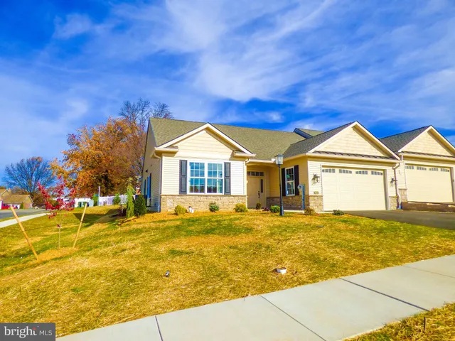 $499,900 | 616 Bluff Stone Drive, York, PA 17402