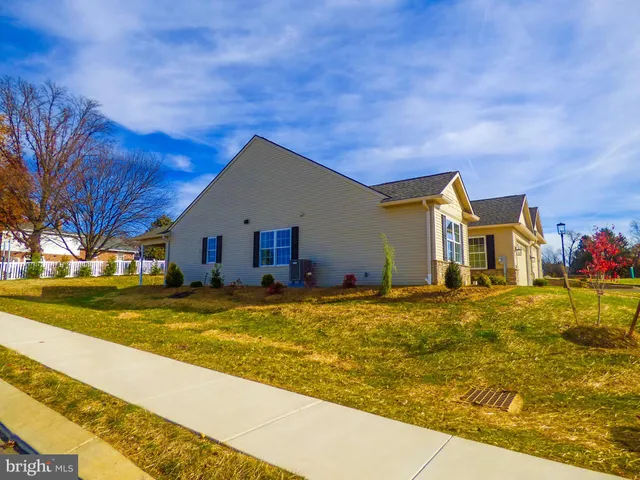 $499,900 | 616 Bluff Stone Drive, York, PA 17402