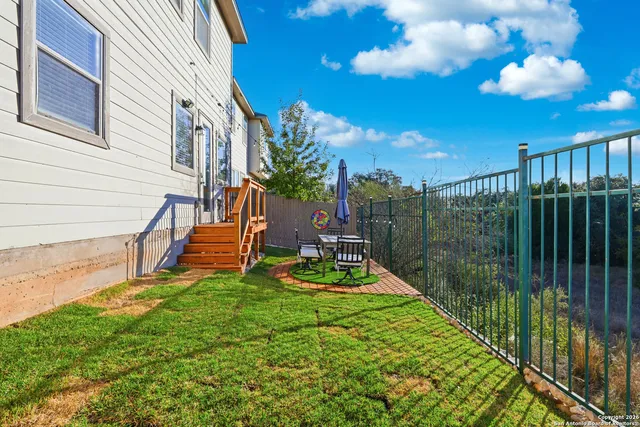 a view of a chair with a backyard