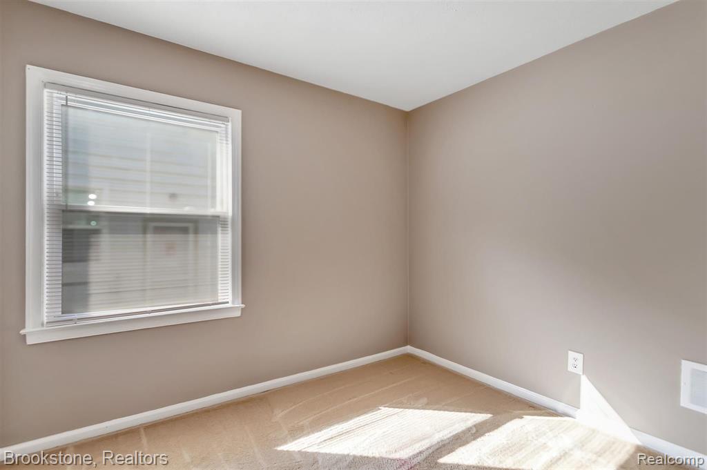 2734 Crooks Road Royal Oak, MI 48073 - Photo 38 of 50