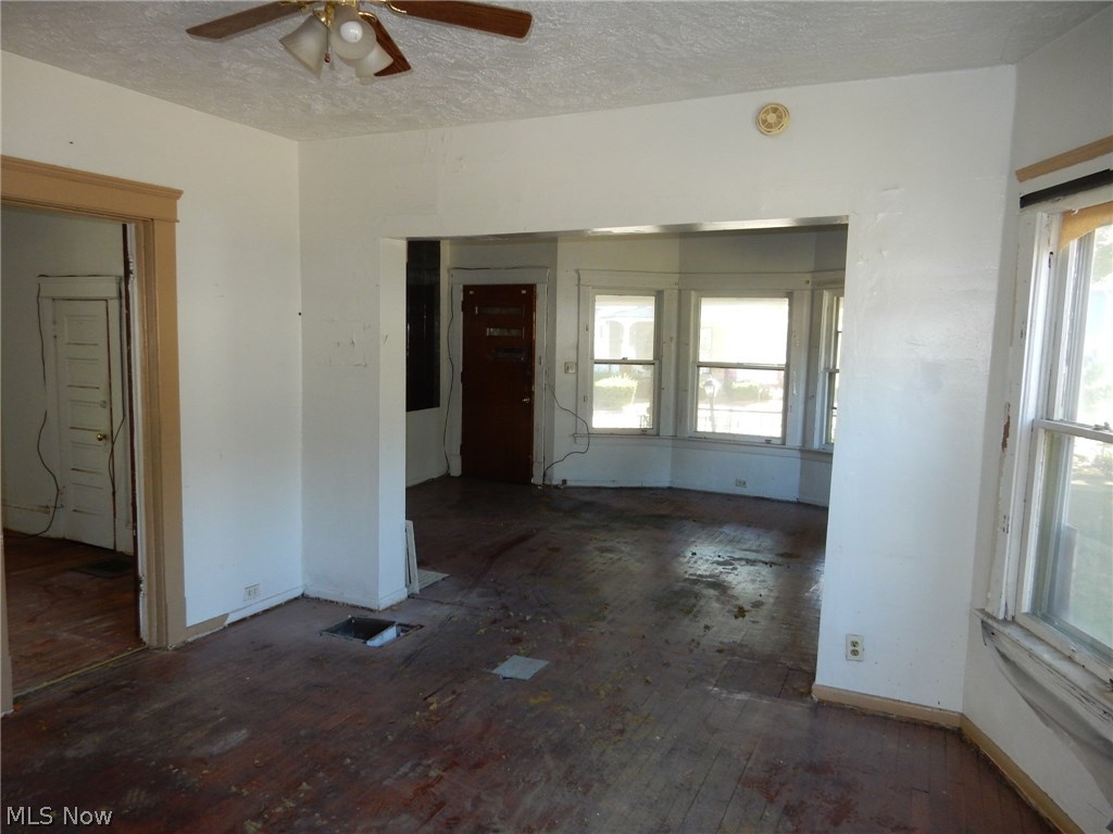 428 Cleveland Road Cleveland, OH 44108 - Photo 8 of 22 Gallery Image 8