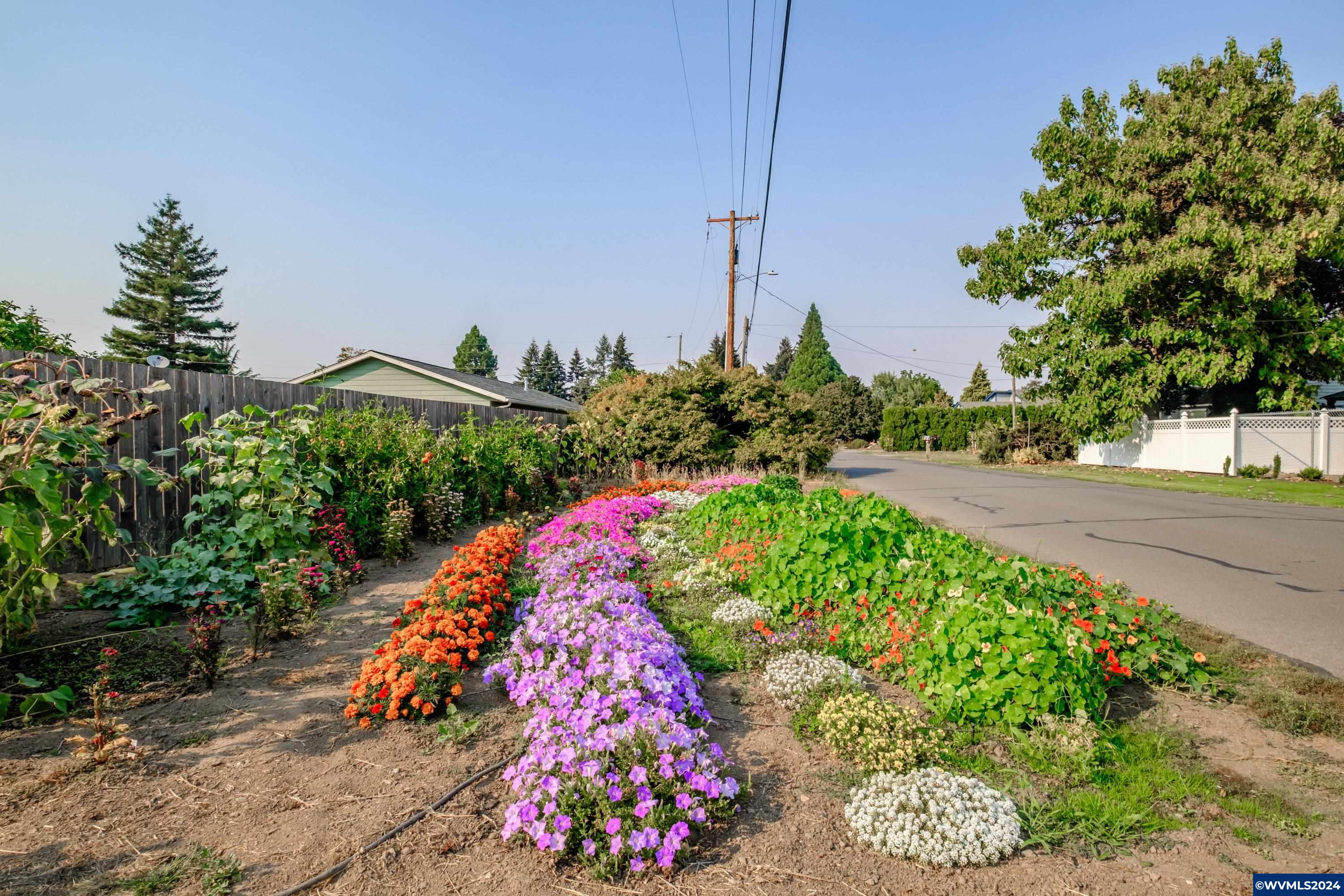 4045 Schafer Road Northeast Salem, OR 97305 - Photo 4 of 38