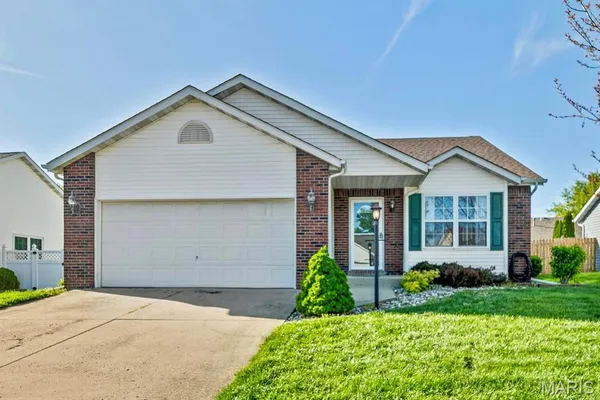 $329,900 | 14 Jennifer Drive, Glen Carbon, IL 62034