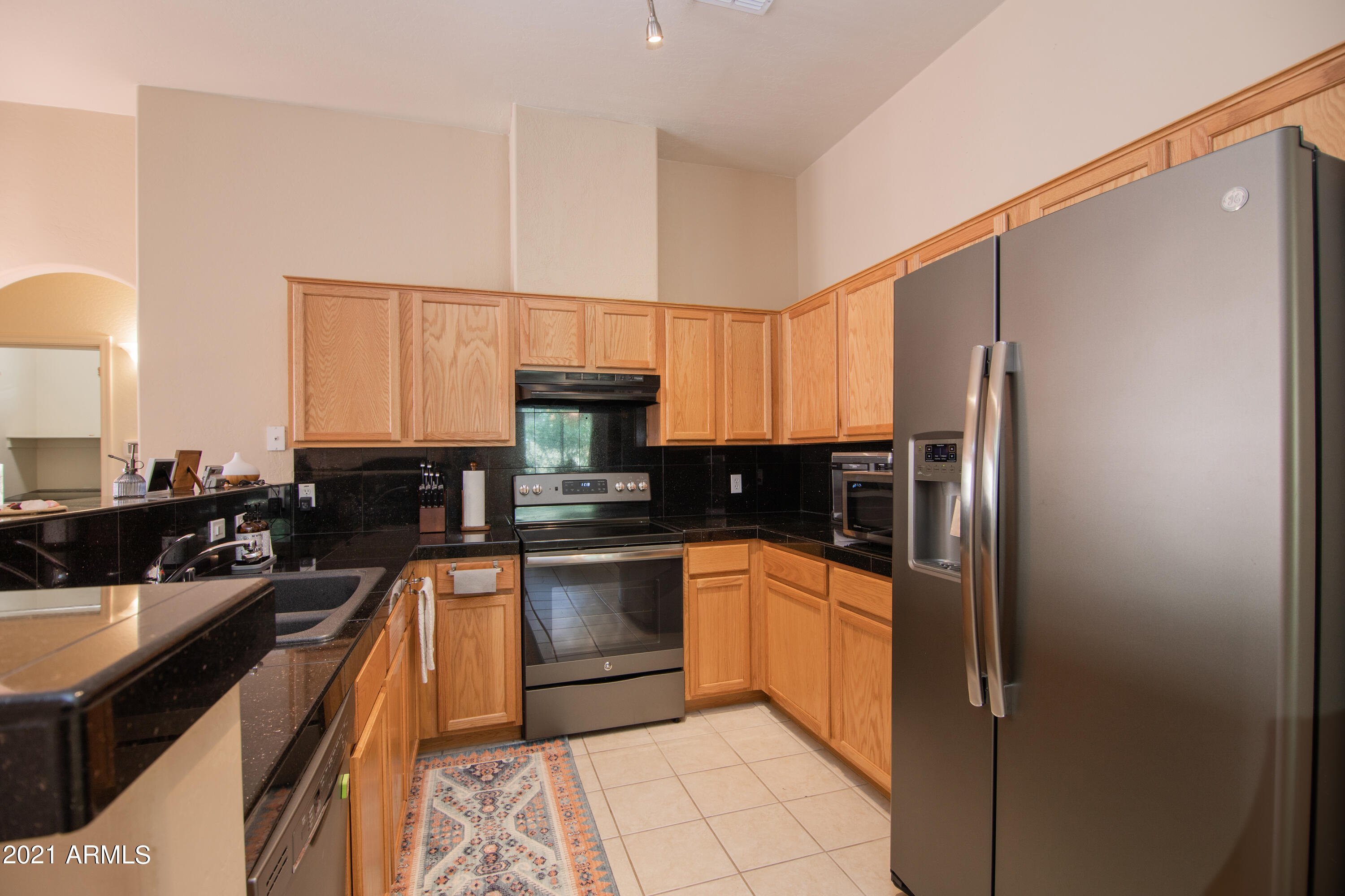 2150 East Bell Road, Unit 1008 Phoenix, AZ 85022 - Photo 5 of 32 kitchen