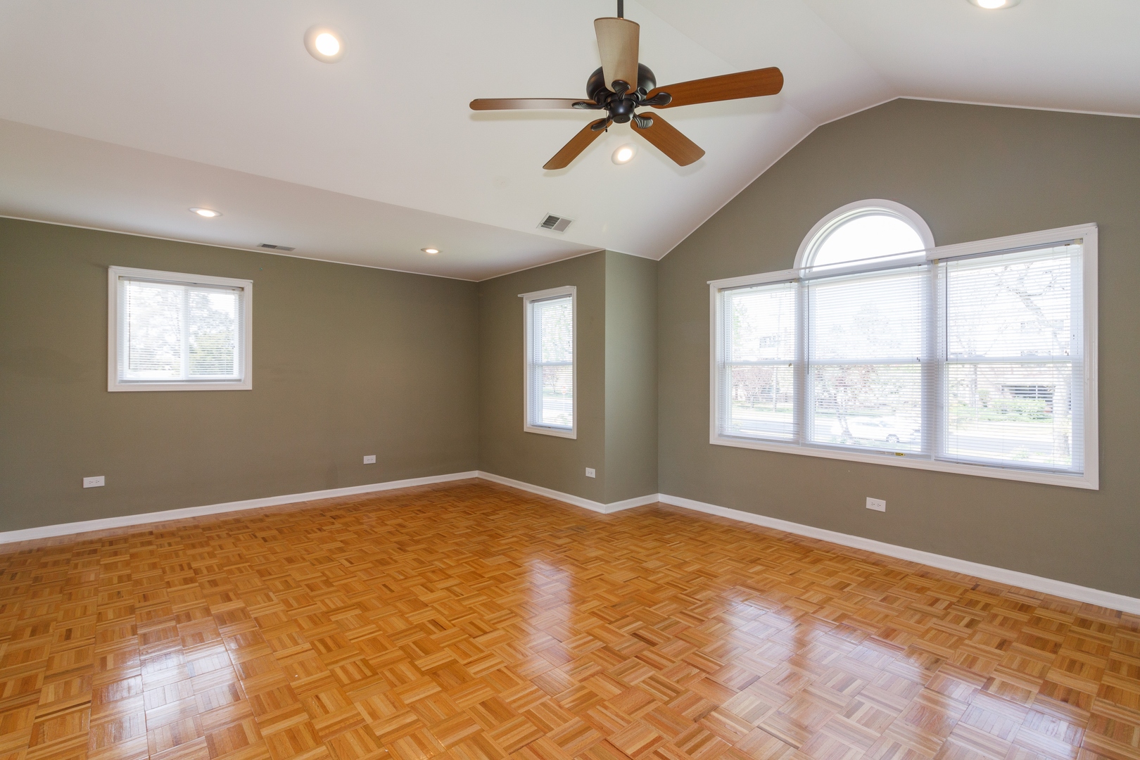 449 East Baldwin Road Palatine, IL 60074 - Photo 4 of 10 Gallery Image 4