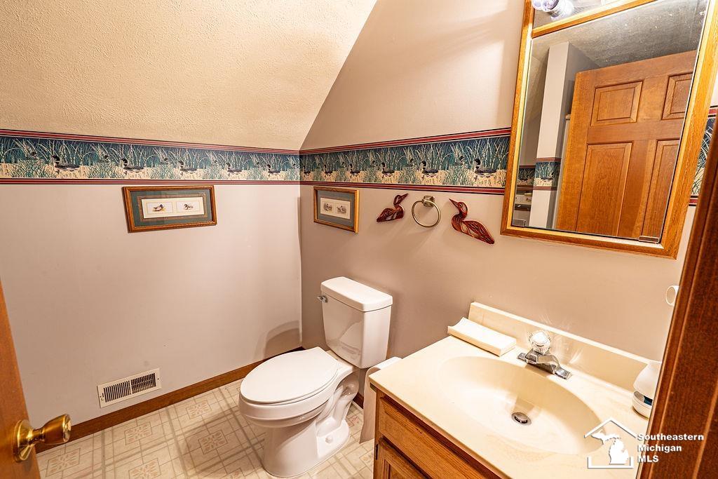 21680 Bell Road New Boston, MI 48164 - Photo 24 of 38 Gallery Image 24