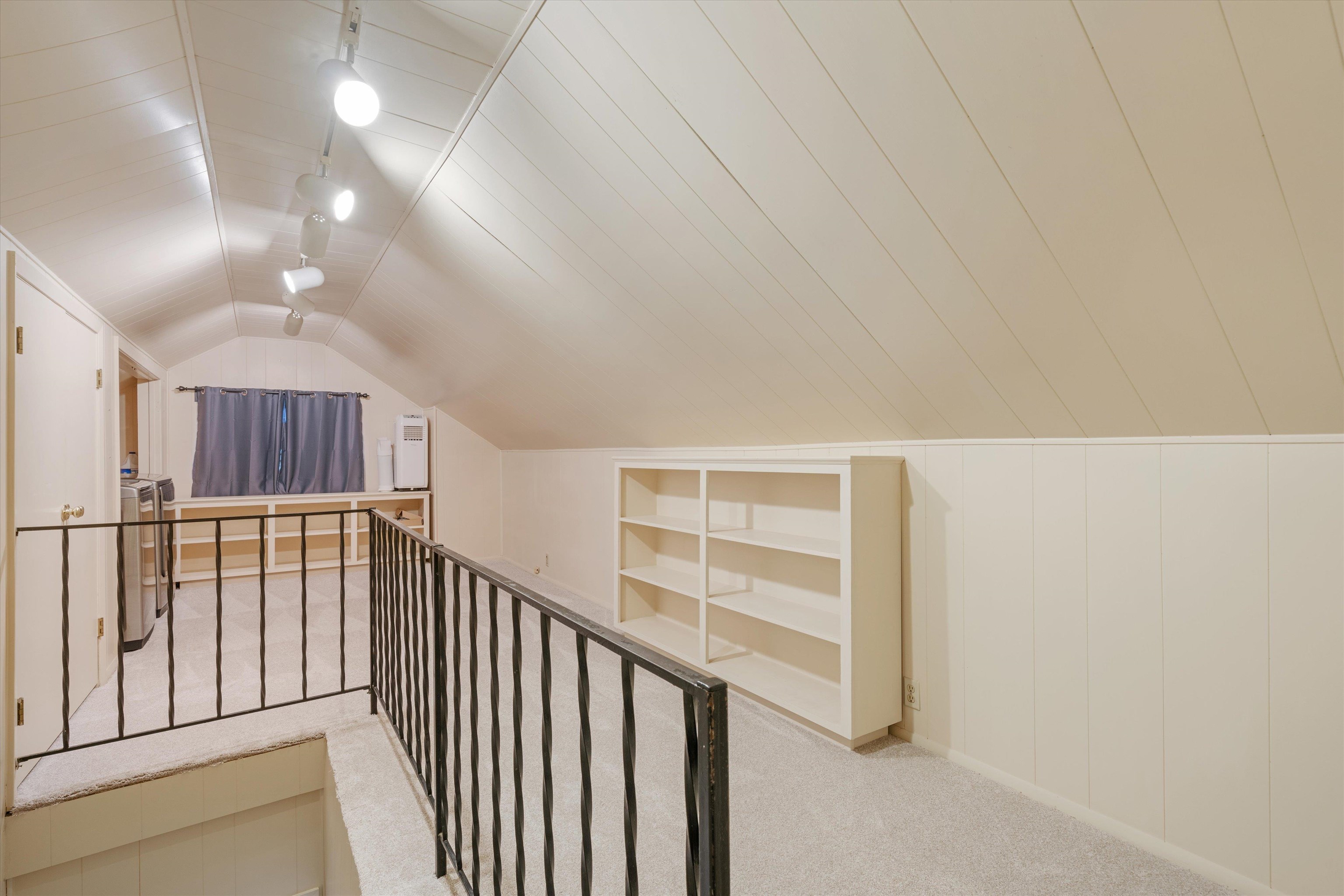 41 North Ashlawn Road Memphis, TN 38112 - Photo 13 of 26 Additional living space with light carpet, vaulted ceiling, and built in features