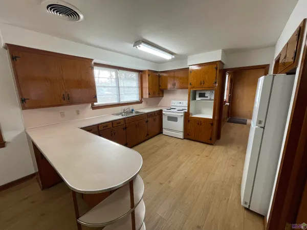 $1,400 | 8037 Florida Boulevard, Denham Springs, LA 70726