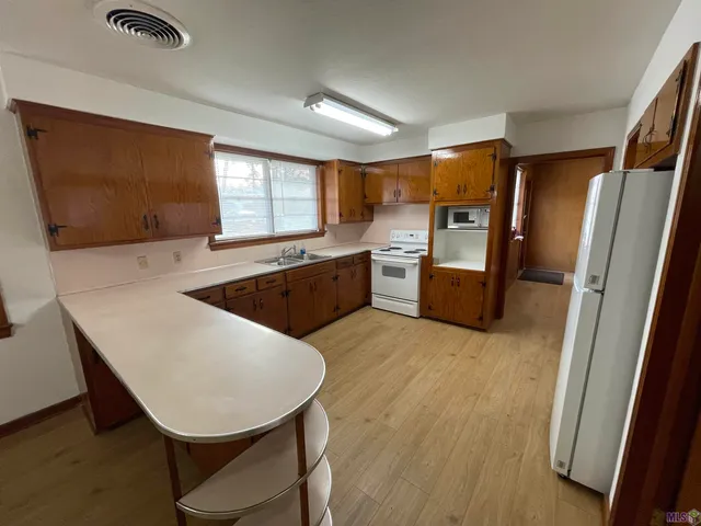 $1,400 | 8037 Florida Boulevard, Denham Springs, LA 70726