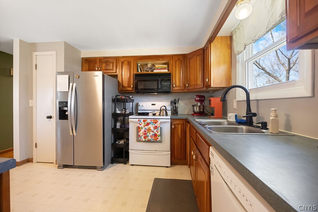 4840 O Donnell Street Clay, NY 13088 - Photo 10 of 36