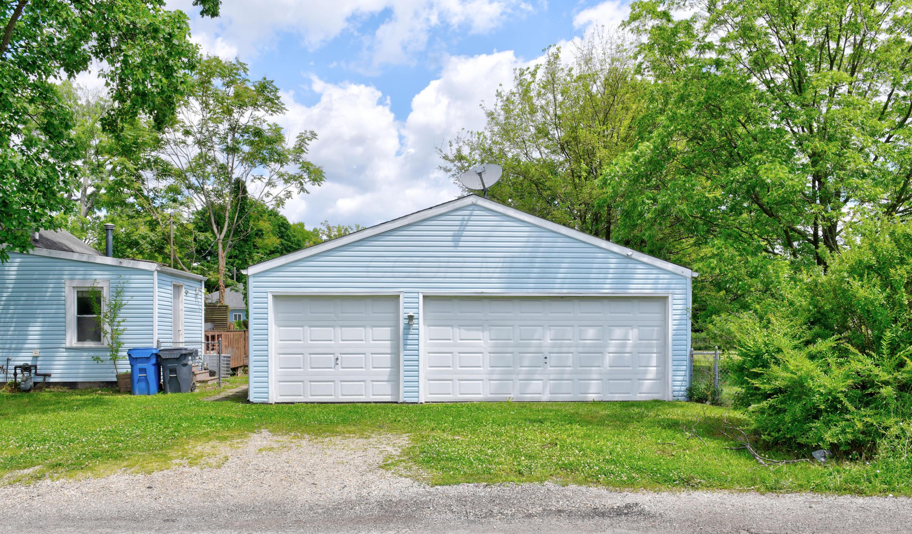662 Beechwood Road Whitehall, OH 43213 - Photo 6 of 48 Garage