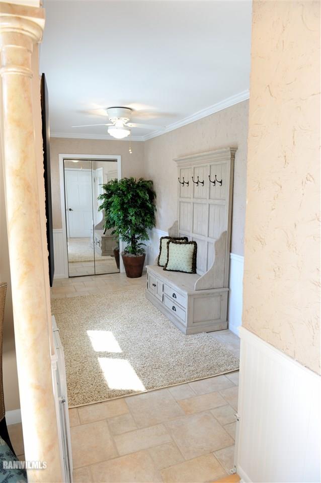 2560 East Maize Road Freeport, IL 61032 - Photo 17 of 25 a view of a living room