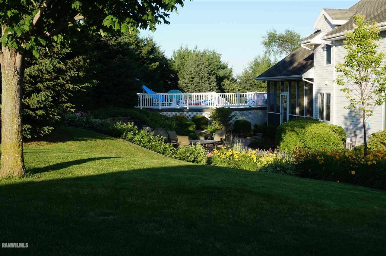 2560 East Maize Road Freeport, IL 61032 - Photo 5 of 25 a view of a house with a garden