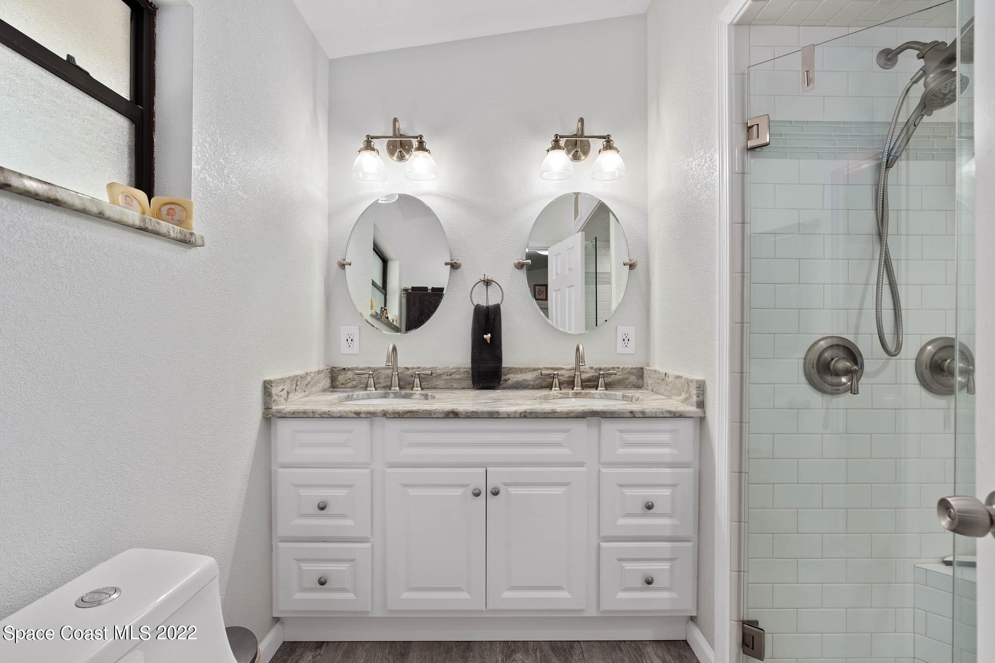 911 Bear Lake Road Apopka, FL 32703 - Photo 15 of 33 a bathroom with a double vanity sink and mirror