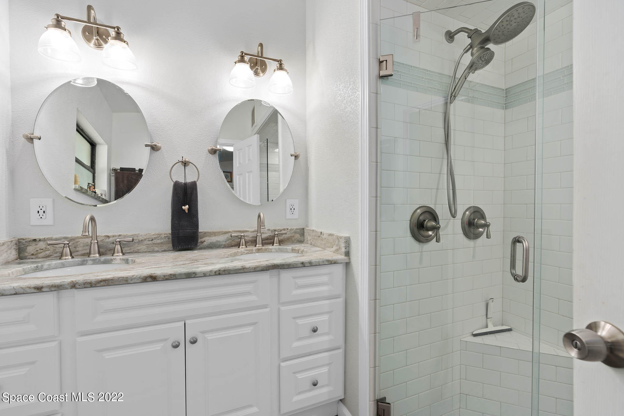 911 Bear Lake Road Apopka, FL 32703 - Photo 16 of 33 a bathroom with a double vanity sink and mirror