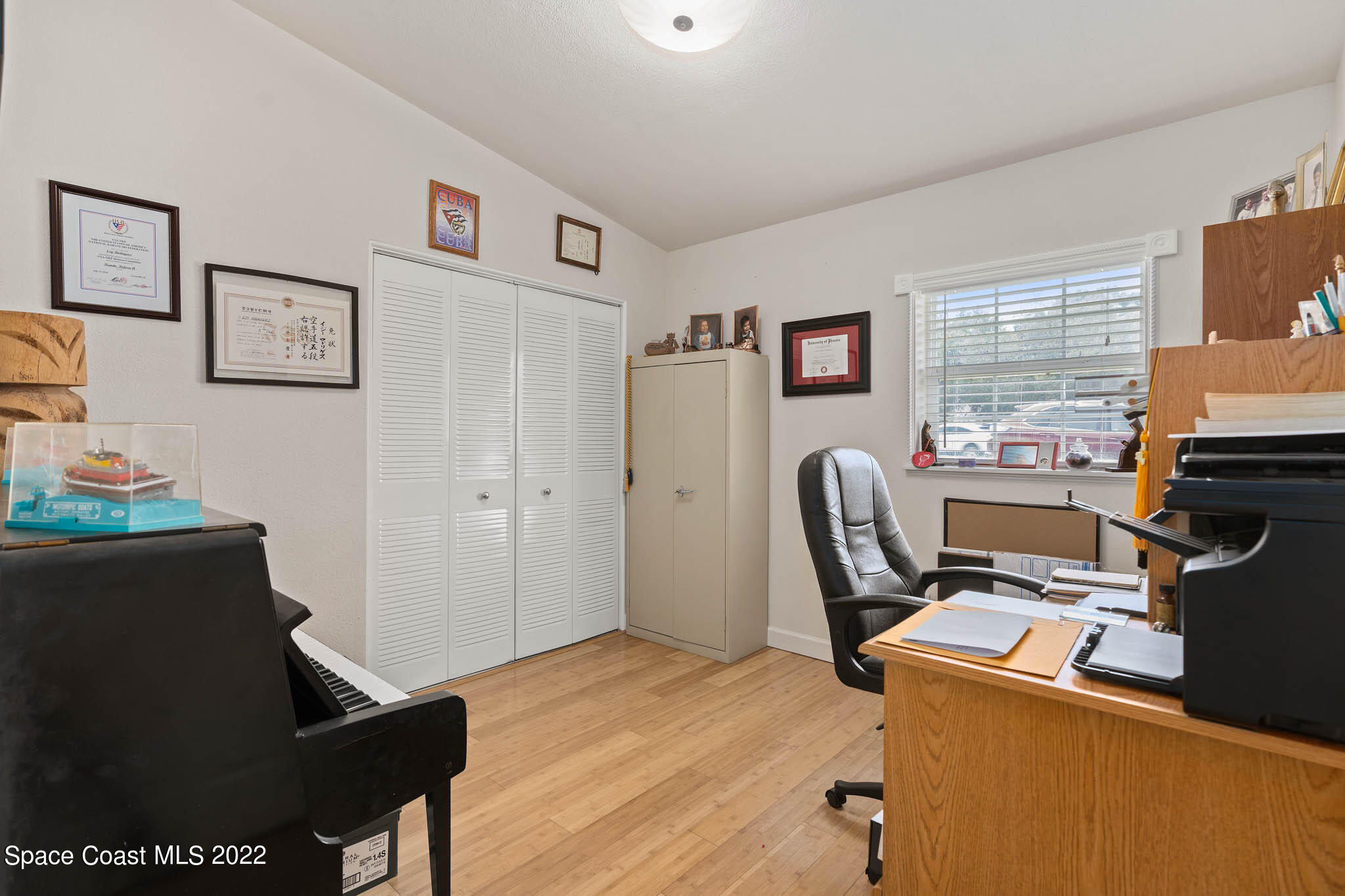 911 Bear Lake Road Apopka, FL 32703 - Photo 20 of 33 a view of a workspace with furniture and a window