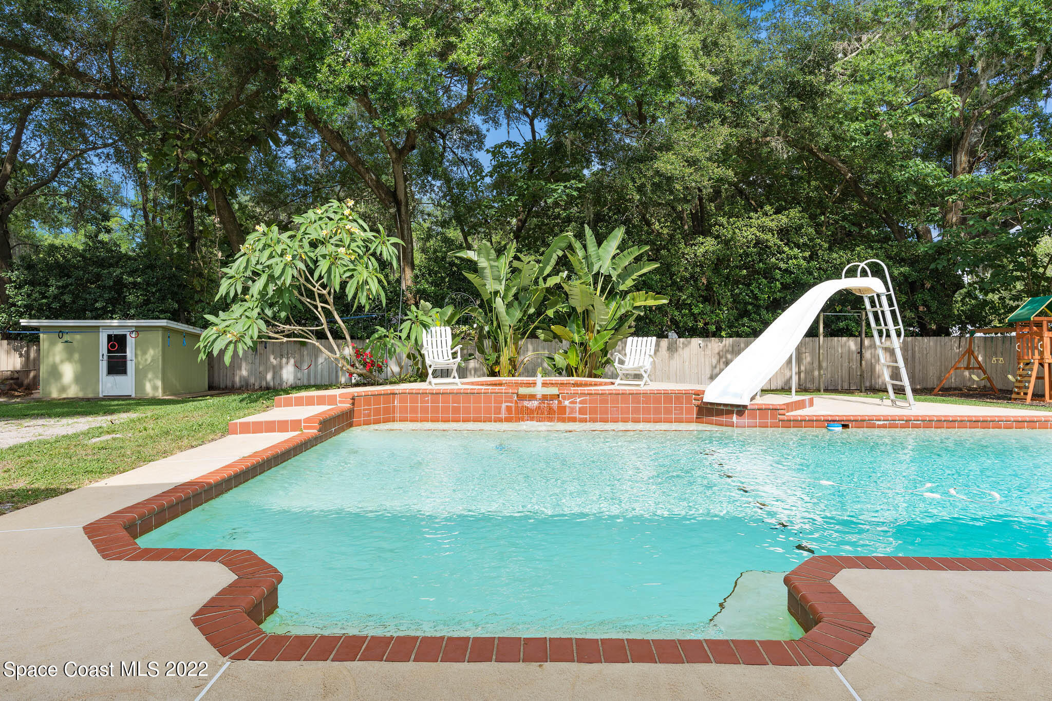 911 Bear Lake Road Apopka, FL 32703 - Photo 26 of 33 a view of a swimming pool with a backyard