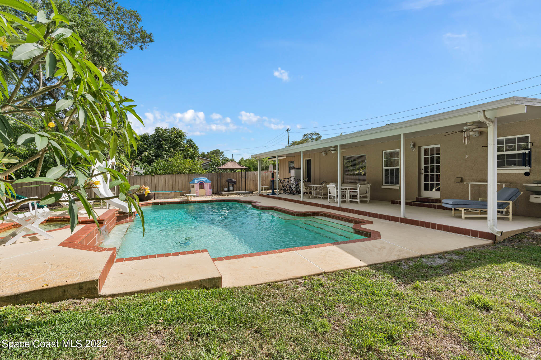 911 Bear Lake Road Apopka, FL 32703 - Photo 29 of 33 front view of a house with a yard