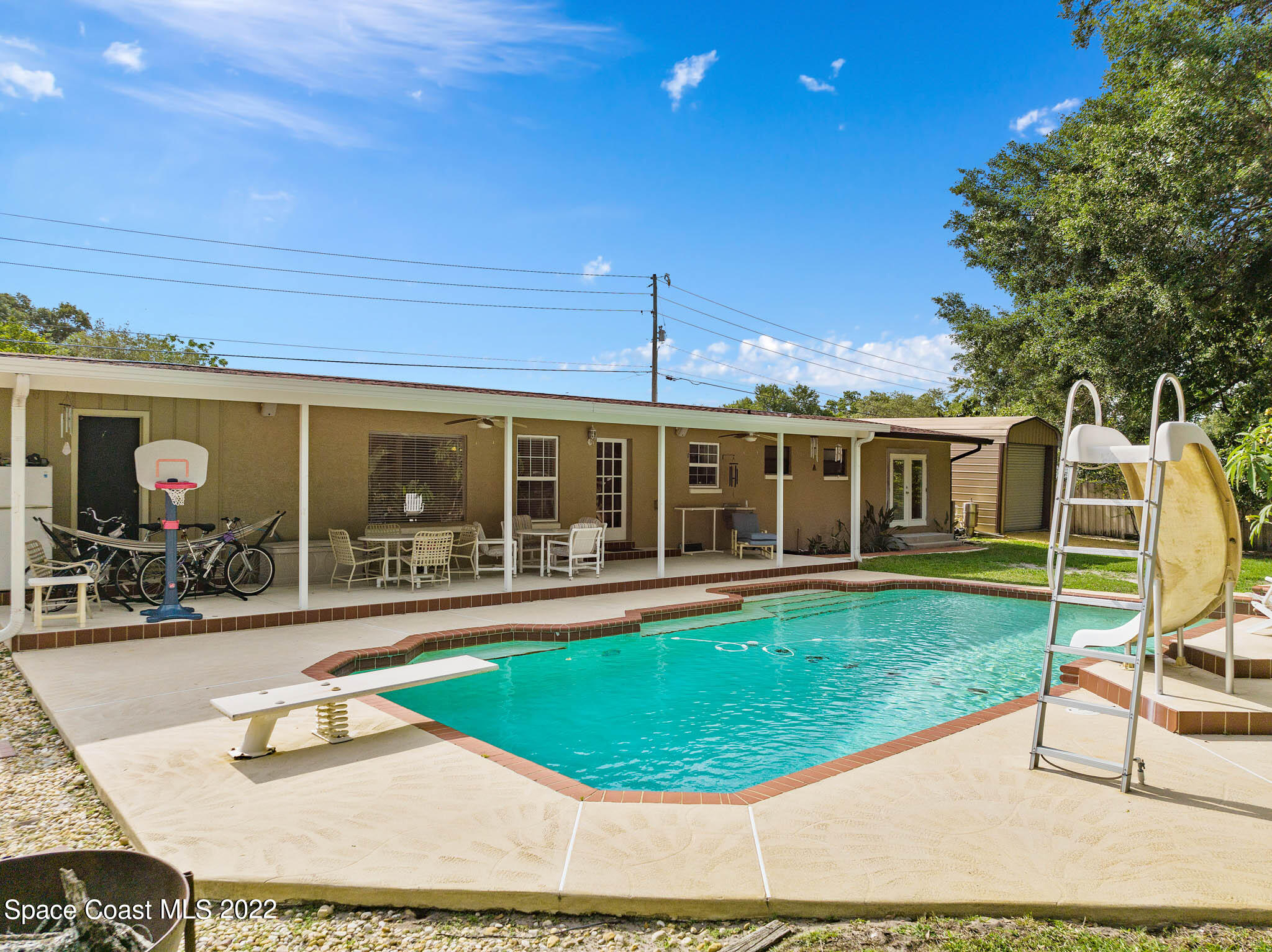 911 Bear Lake Road Apopka, FL 32703 - Photo 31 of 33 a view of a house with swimming pool and sitting area