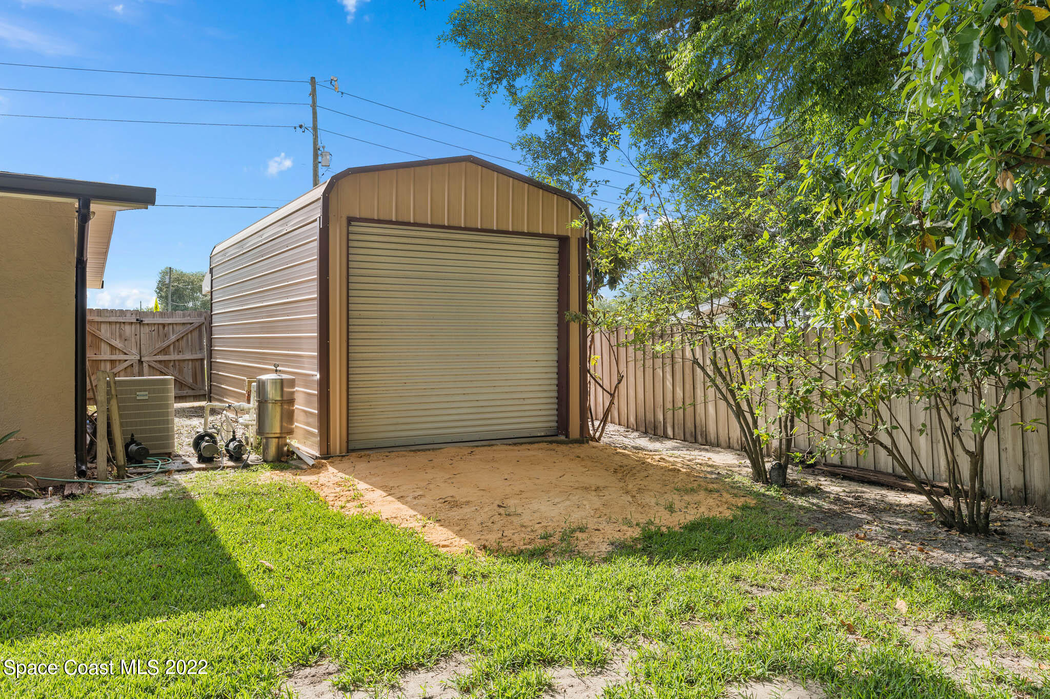911 Bear Lake Road Apopka, FL 32703 - Photo 33 of 33 a backyard of a house with lots of green space