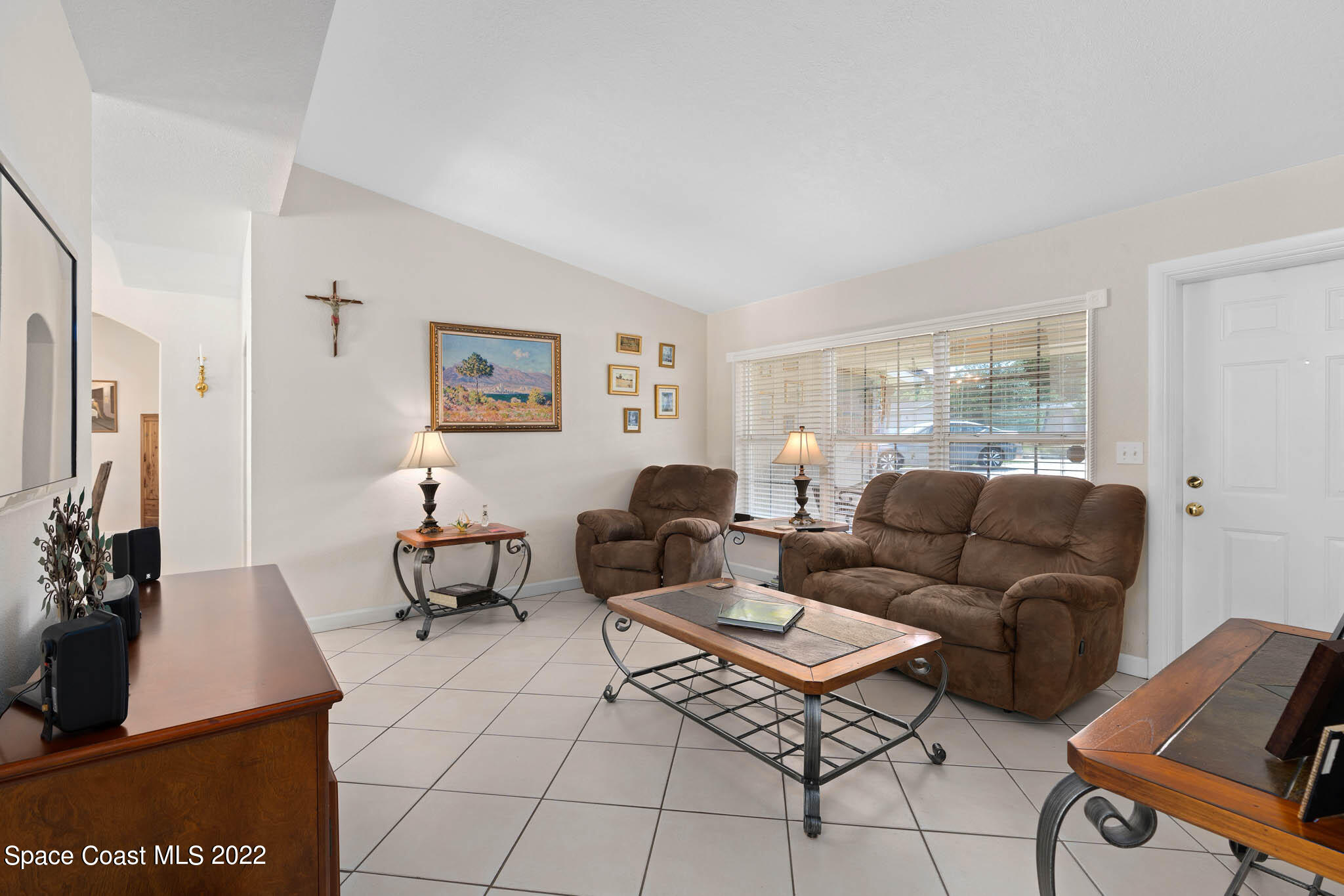 911 Bear Lake Road Apopka, FL 32703 - Photo 5 of 33 a living room with furniture a rug and a window