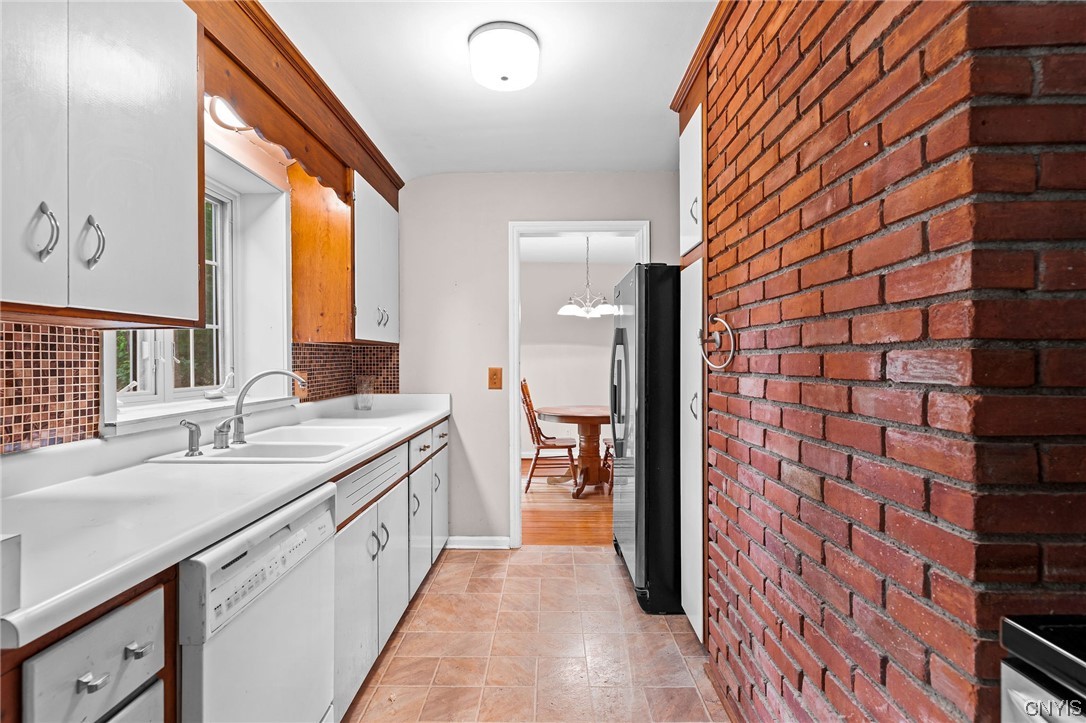 17 Falling Creek Road Perinton, NY 14534 - Photo 13 of 50