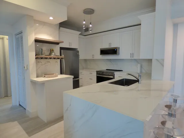 $5,000 | 802 West Windward Way, Unit 303, Lantana, FL 33462