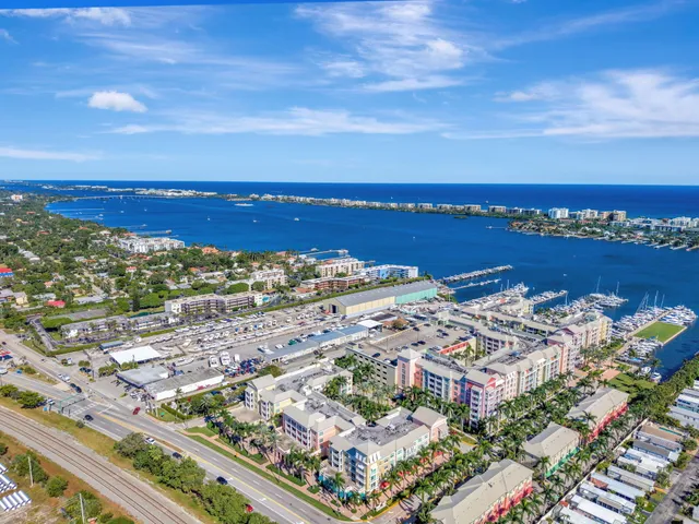 $5,000 | 802 West Windward Way, Unit 303, Lantana, FL 33462