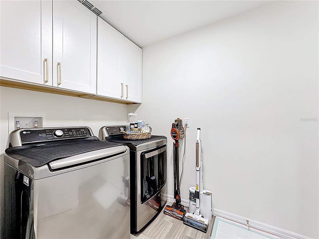 120 Bonito Way Kissimmee, FL 34759 - Photo 30 of 53 a utility room with dryer and washer