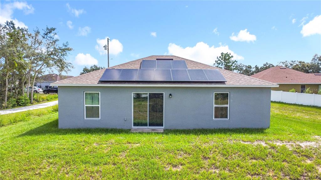 120 Bonito Way Kissimmee, FL 34759 - Photo 36 of 53 a backyard of a house with table and chairs