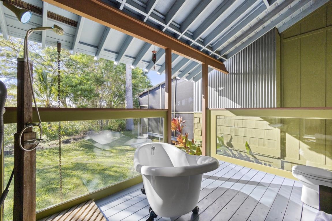 690 East Kuiaha Road Haiku, HI 96708 - Photo 21 of 30 a view of a chair and table in the balcony