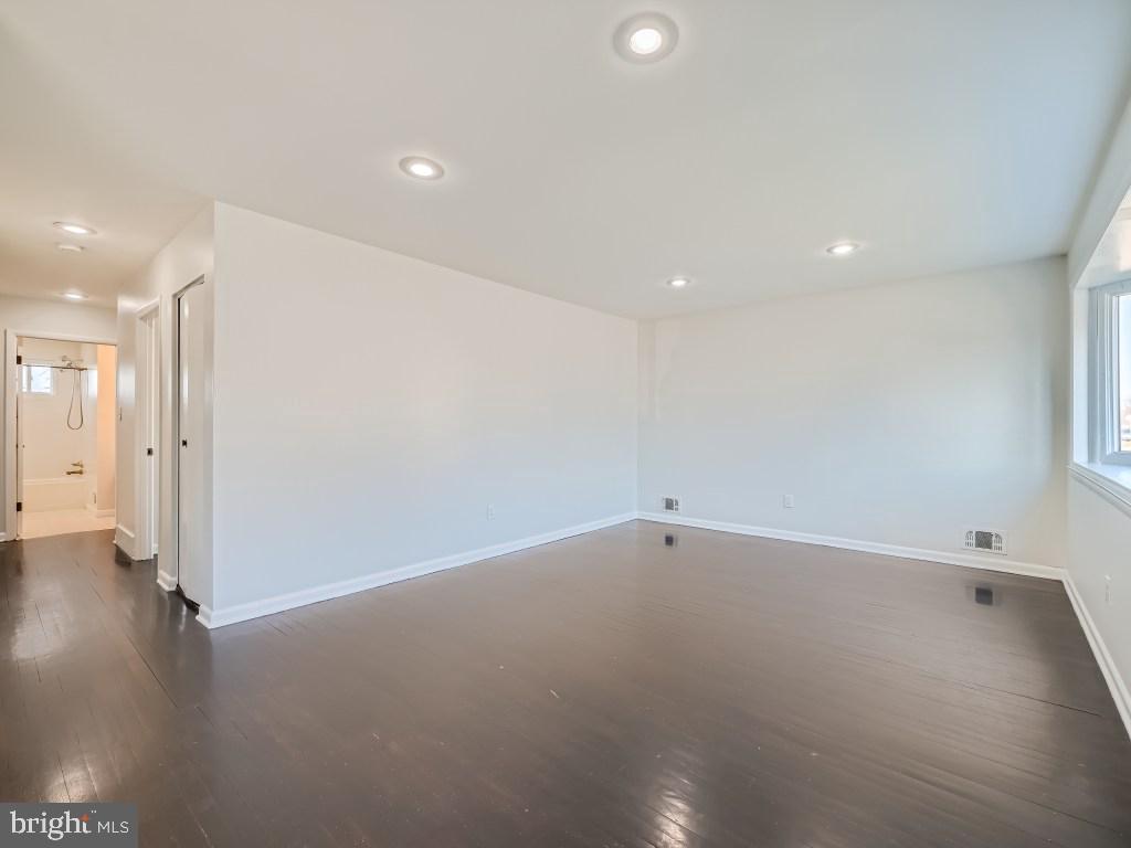 3314 Hillsmere Road Gwynn Oak, MD 21207 - Photo 11 of 29 Living Room