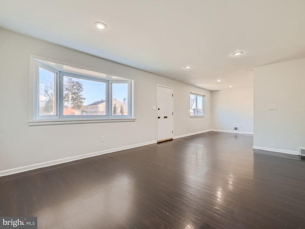 3314 Hillsmere Road Gwynn Oak, MD 21207 - Photo 4 of 29 Living room w/ Wood Floors