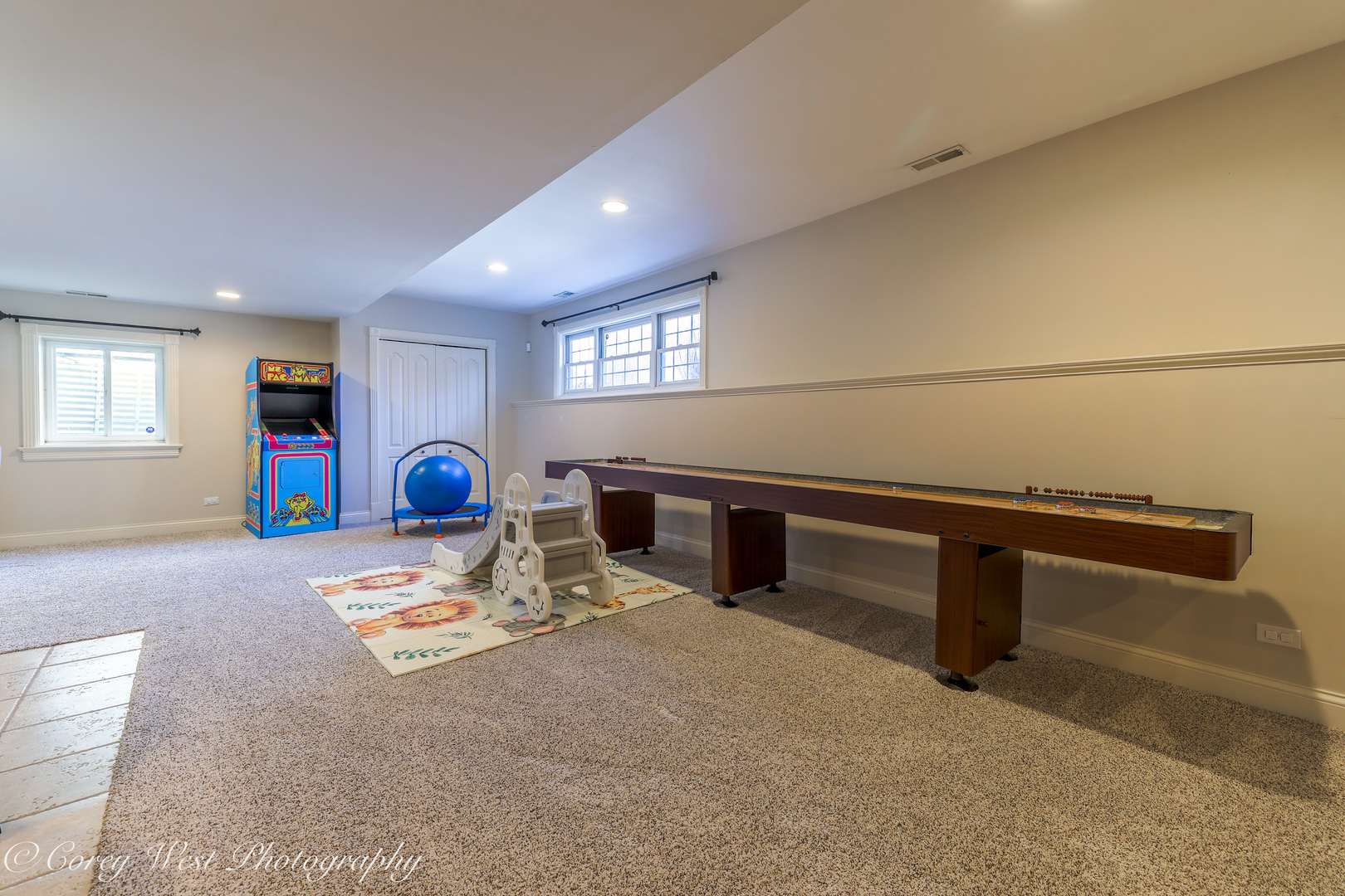 801 Citizen Avenue Elburn, IL 60119 - Photo 39 of 49 a lobby with furniture and a window