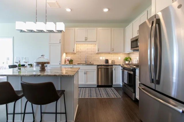 $3,730 | 12610 Ridgedale Drive, Unit 324, Minnetonka, MN 55305