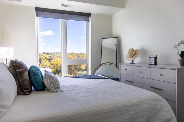 $3,730 | 12610 Ridgedale Drive, Unit 324, Minnetonka, MN 55305