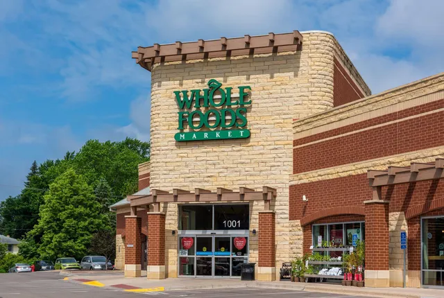 $3,730 | 12610 Ridgedale Drive, Unit 324, Minnetonka, MN 55305