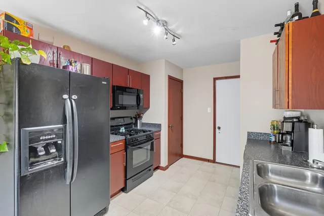 $319,999 | 9842 Kreitzburg Street, Dyer, IN 46311