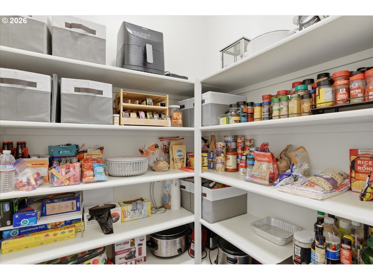 3293 North Abernathy Circle Ridgefield, WA 98642 - Photo 24 of 40 Pantry