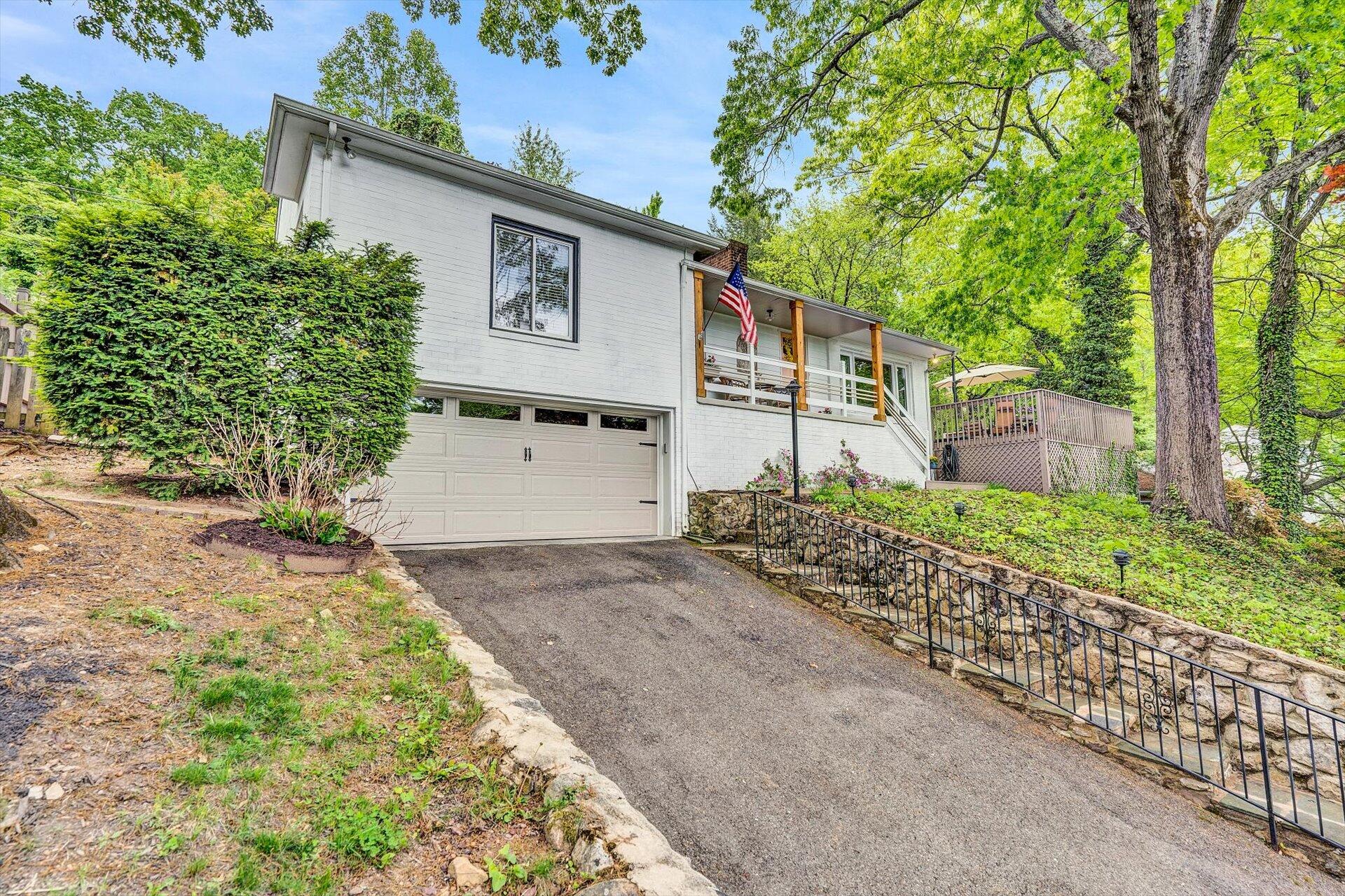 3038 Burnleigh Road Southwest Roanoke, VA 24014 - Photo 1 of 34 front view of a house with a yard