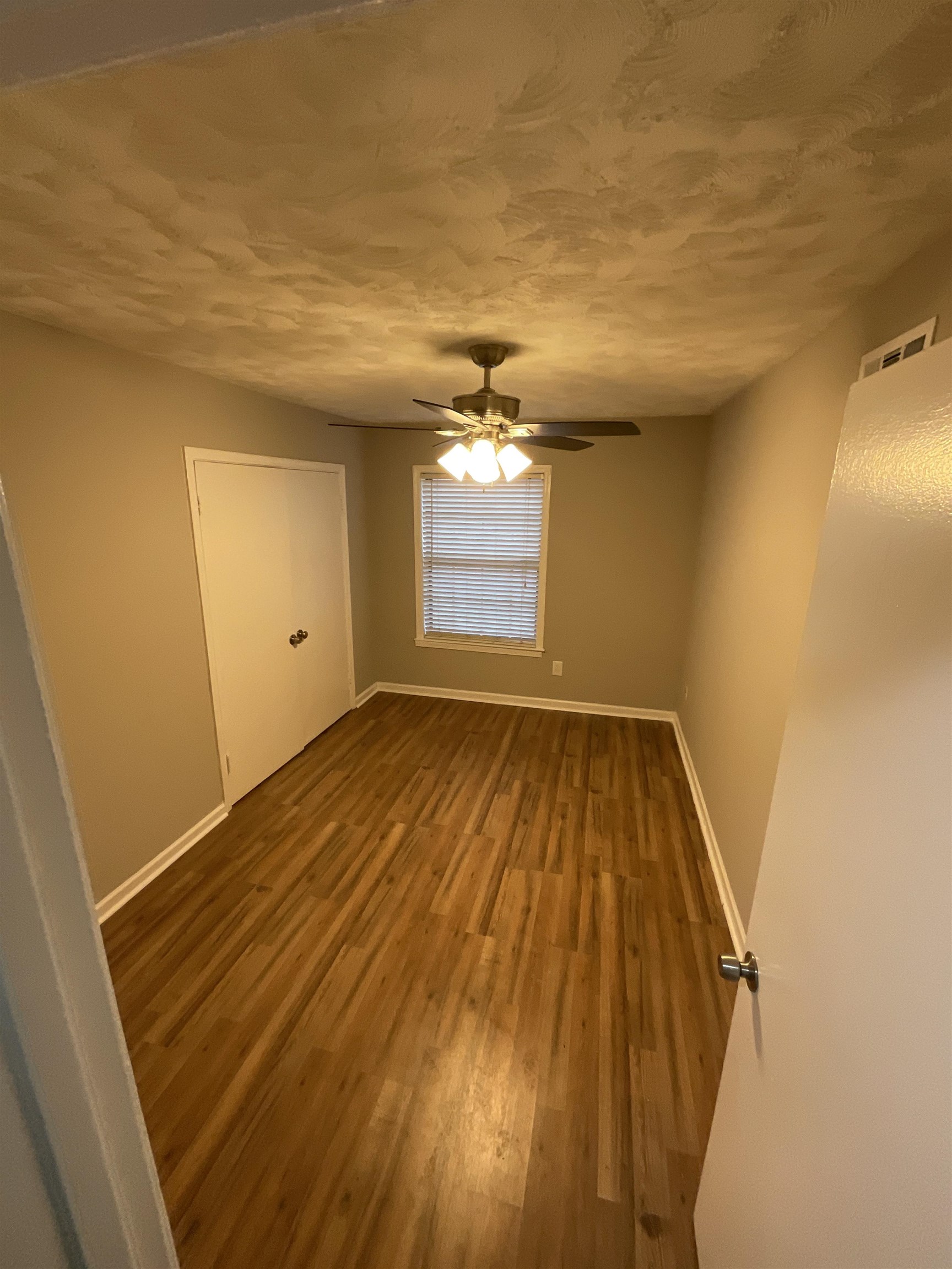 1175 Fiber Road Memphis, TN 38109 - Photo 6 of 9 a view of empty room with window