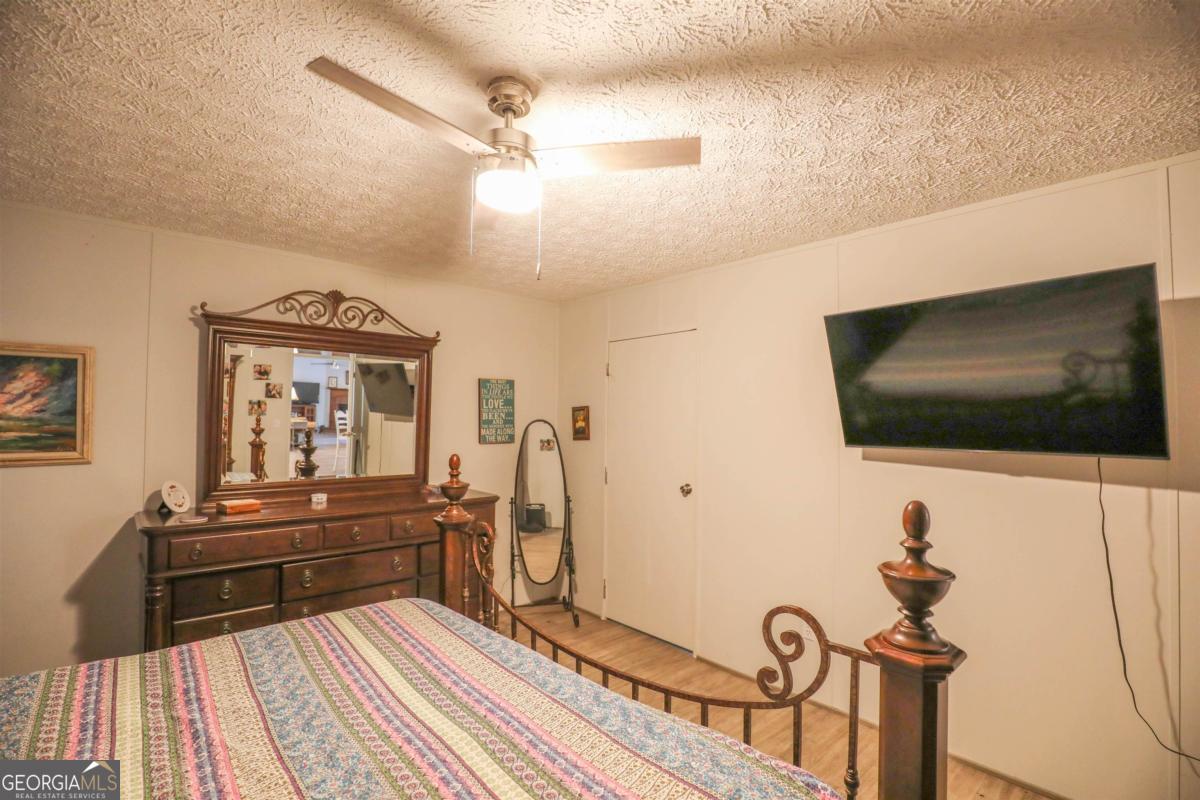 118 Napier Mill Road Southwest Eatonton, GA 31024 - Photo 17 of 33 a view of a livingroom with furniture and a flat screen tv
